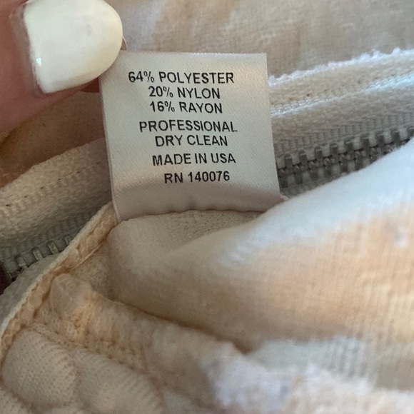 Generation Love Women’s Textured Pink Crew Neck Size Small - Picture 6 of 6